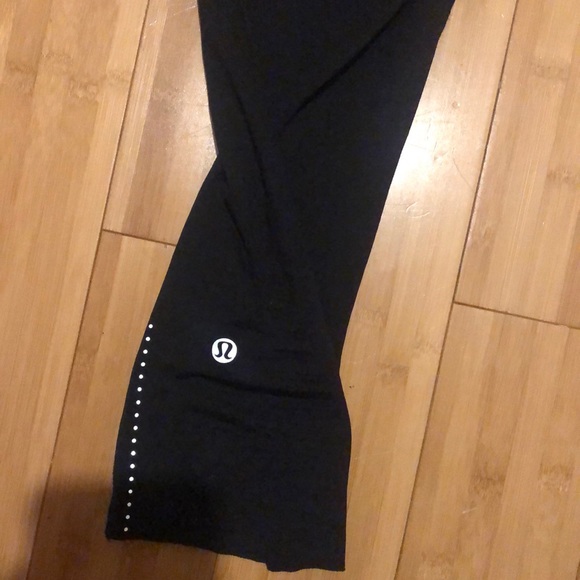 Lululemon cropped black leggings - Picture 2 of 3